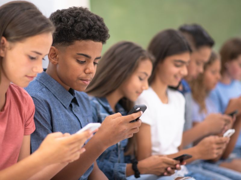 O Impacto das redes sociais na autoestima dos adolescentes