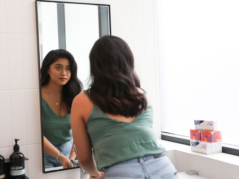 Autoestima baixa: conheça os tratamentos e como lidar